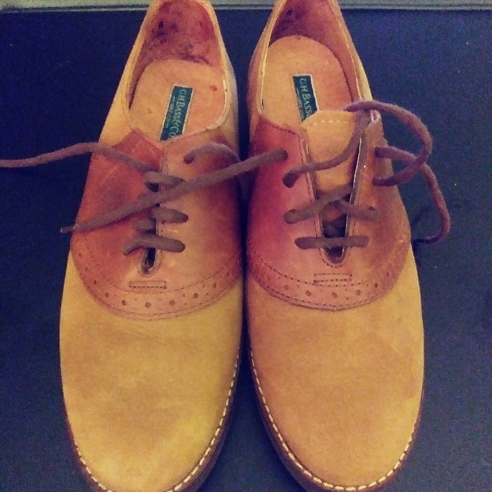 G.H. Bass  Saddle Shoes